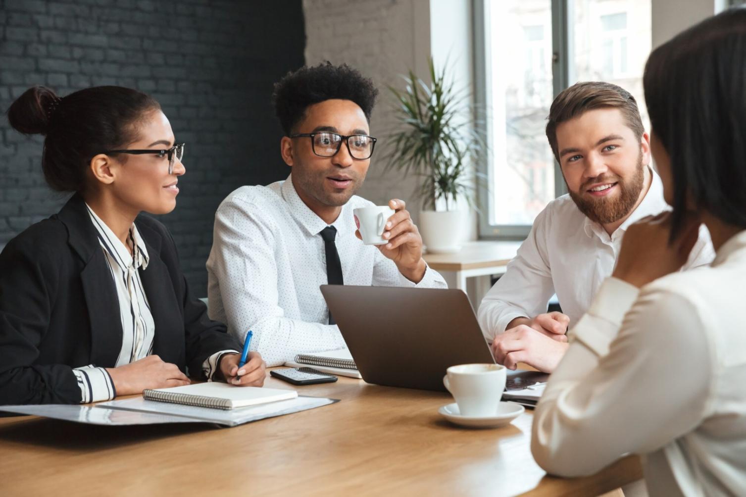 Finanzielle Planung und Beratung im modernen Büro